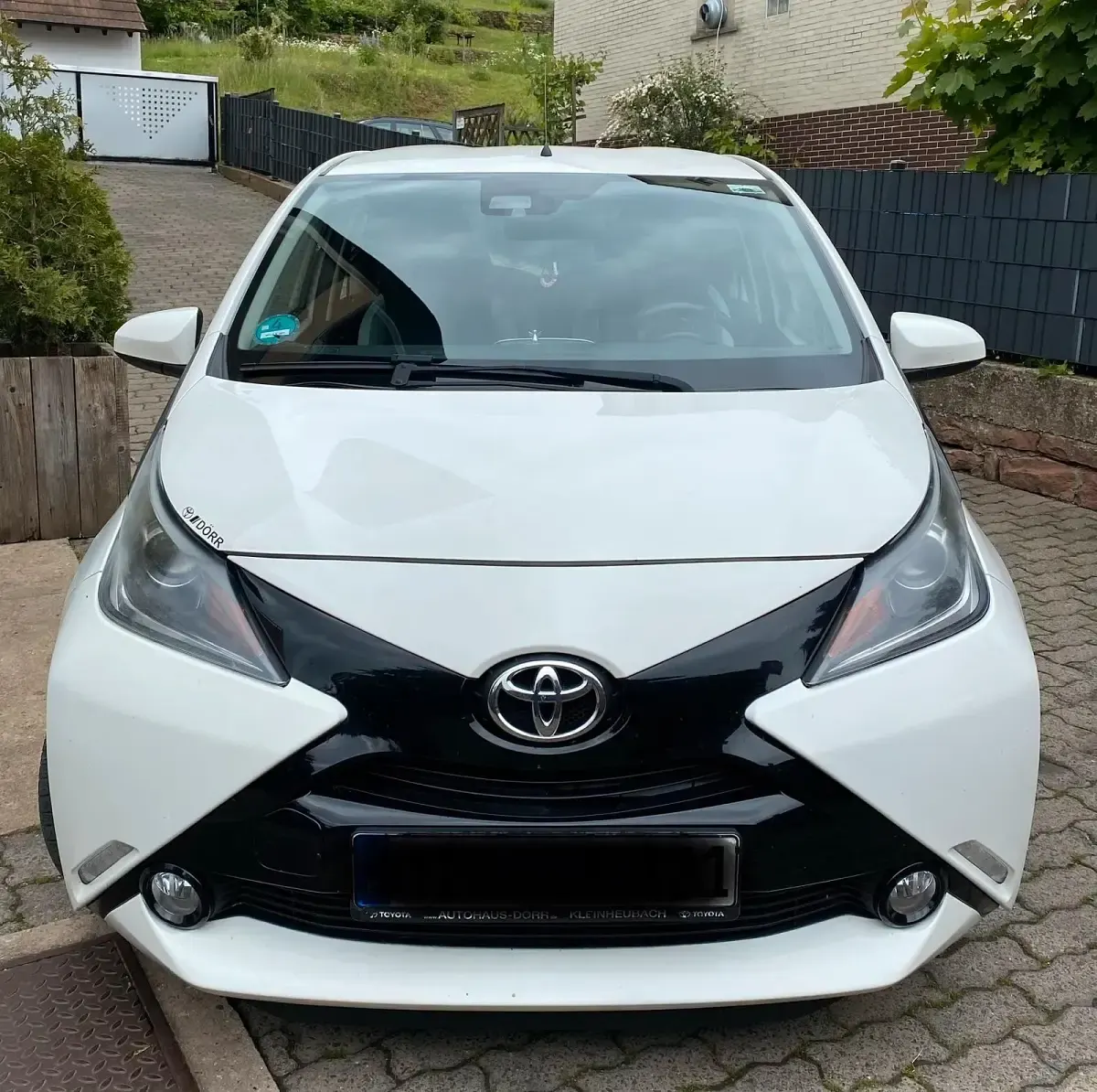 Gebraucht Toyota Aygo X-play 69 PS (50 kW) 2016 Weiß Kleinwagen