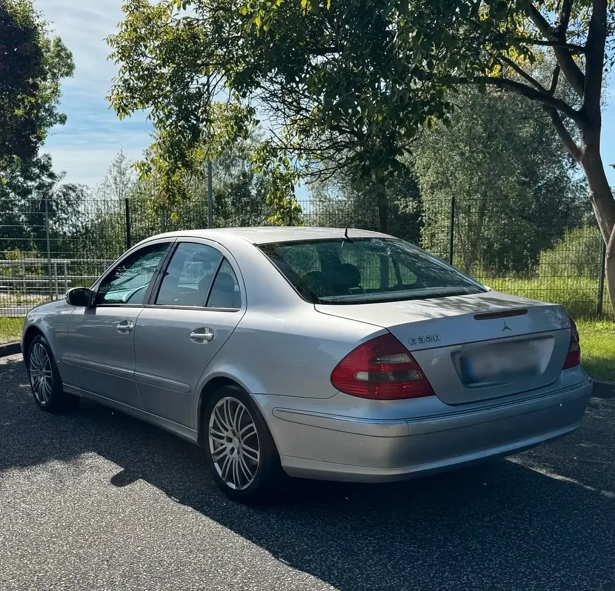 Gebraucht Mercedes E320 216 PS (158 kW) 2004 Silber Limousine