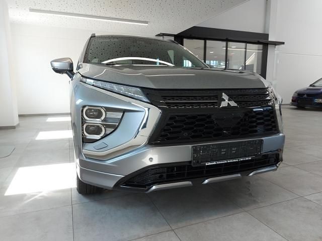 Platinum grau (grau) Gebraucht 2024 Mitsubishi Eclipse Cross Top SUV | 31.570 € (Etwas zu teuer) - Bild 1/4