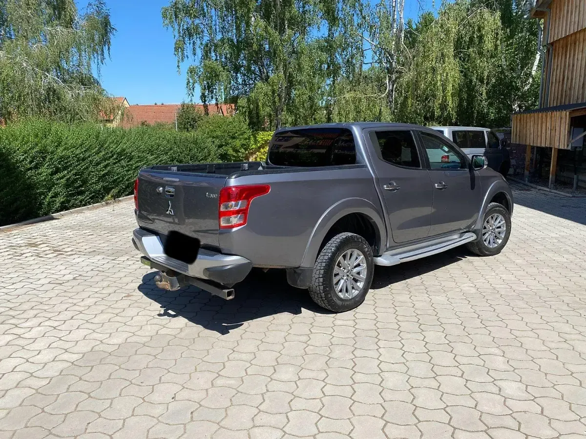 Gebraucht Mitsubishi L200 181 PS (133 kW) 2018 Grau Pickup
