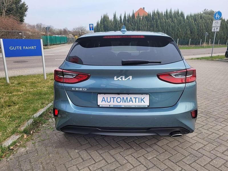 Gebraucht Kia Ceed 140 PS (102 kW) 2025 Yucca steel gray Kleinwagen
