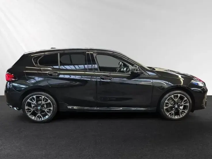 Gebraucht BMW 120 M Sport 170 PS (125 kW) 2026 Saphirschwarz metallic Kleinwagen