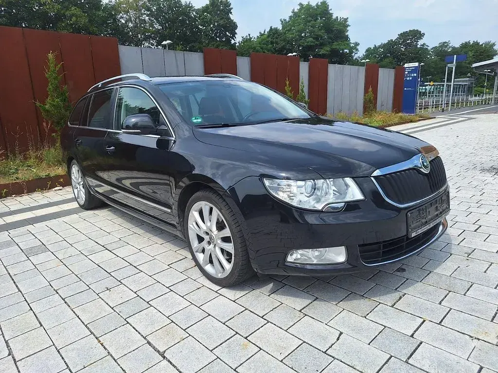 Gebraucht Skoda Superb 105 PS (77 kW) 2013 Schwarz Limousine