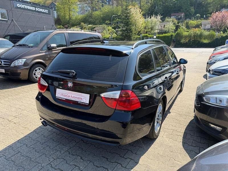 Gebraucht BMW 320 177 PS (130 kW) 2008 Schwarz Kombi