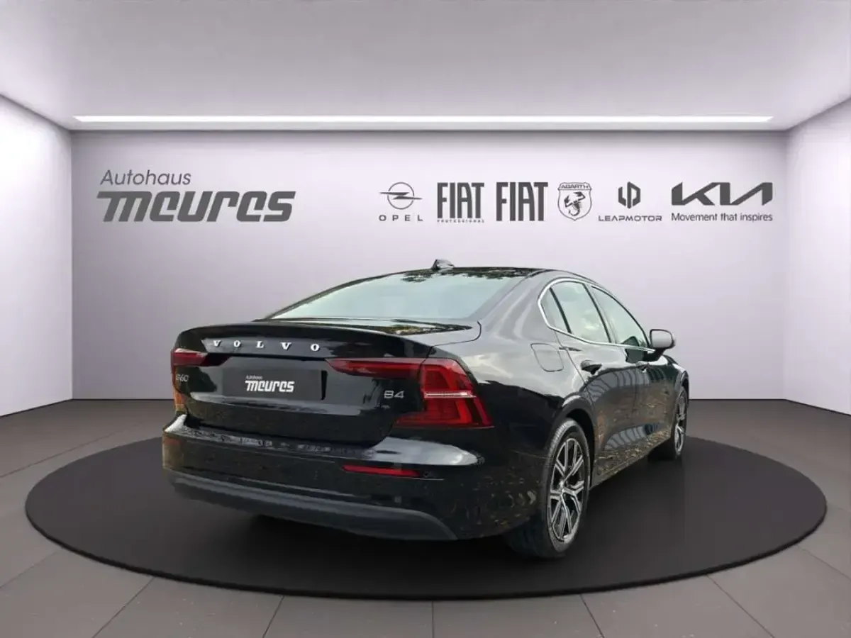 Gebraucht Volvo S60 Core 197 PS (144 kW) 2024 Grau Limousine