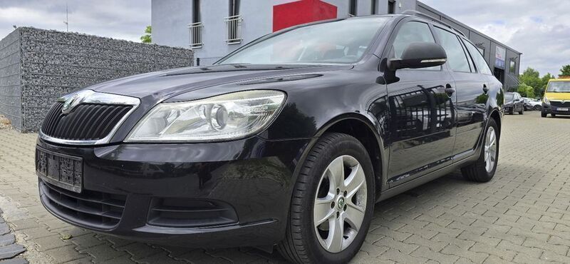 Schwarz Gebraucht 2011 Skoda Octavia Ambiente Limousine | 1.990 € (Guter Preis) - Bild 1/4