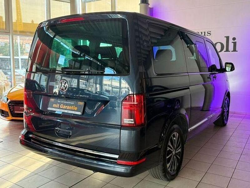 Second-hand VW Multivan 204 CP (150 kW) 2022 Albastru Monovolum