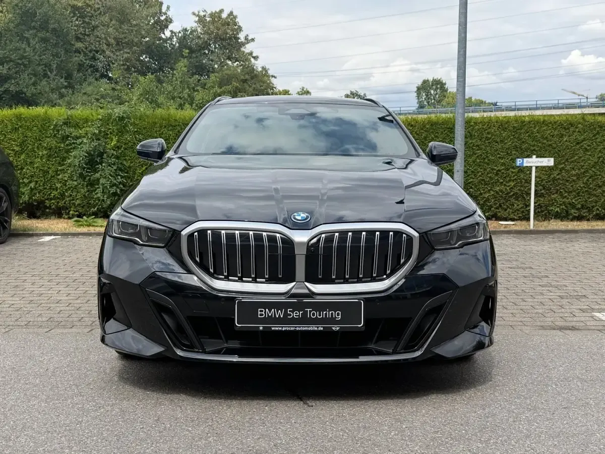 Neu BMW 530e M Sport 190 PS (139 kW) 2026 Schwarz Kombi