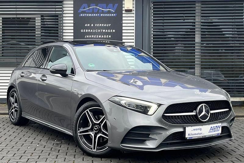Grau Gebraucht 2021 Mercedes A180 AMG Limousine | 28.800 € (Etwas zu teuer) - Bild 1/4