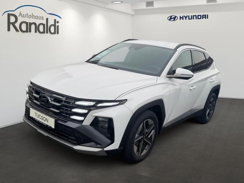 Serenity white (weiss) Gebraucht 2024 Hyundai Tucson Trend SUV | 35.490 € (Fairer Preis) - Bild 1/4