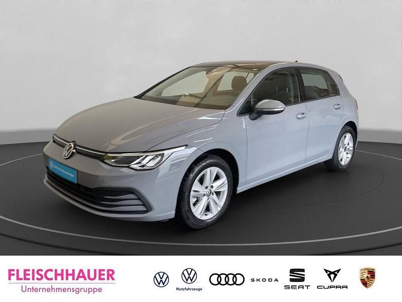 Grau Gebraucht 2020 VW Golf VIII Life Limousine | 17.780 € (Fairer Preis) - Bild 1/4