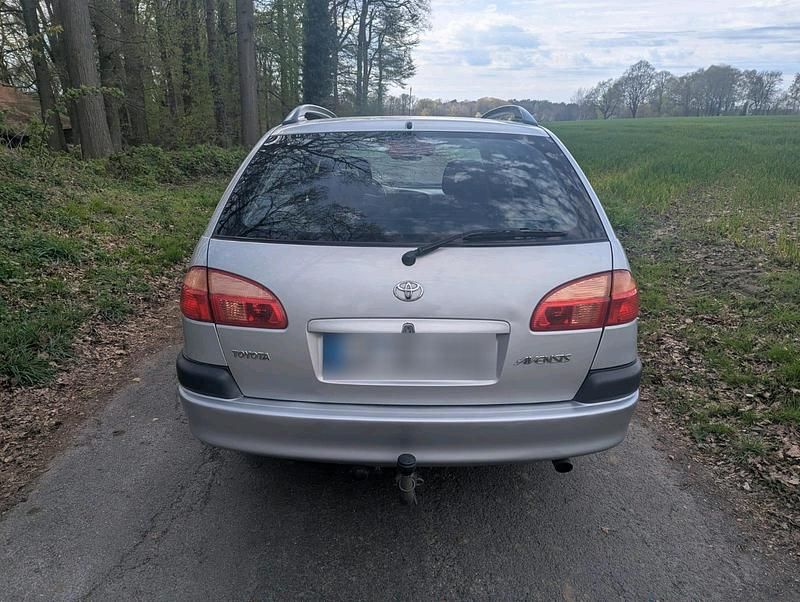 Gebraucht Toyota Avensis 129 PS (94 kW) 2002 Silber Kombi