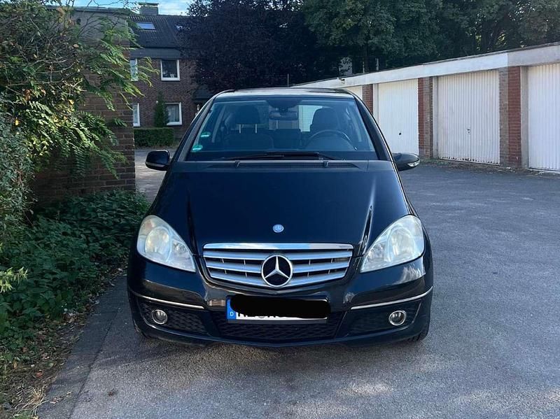 Schwarz Gebraucht 2009 Mercedes A180 Classic Limousine | 1.900 € (Guter Preis) - Bild 1/4