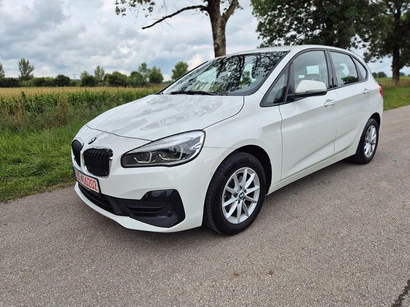 Weiß Gebraucht 2020 BMW 216 Active Tourer Advantage Van / Kleinbus | 14.900 € (Guter Preis) - Bild 1/4