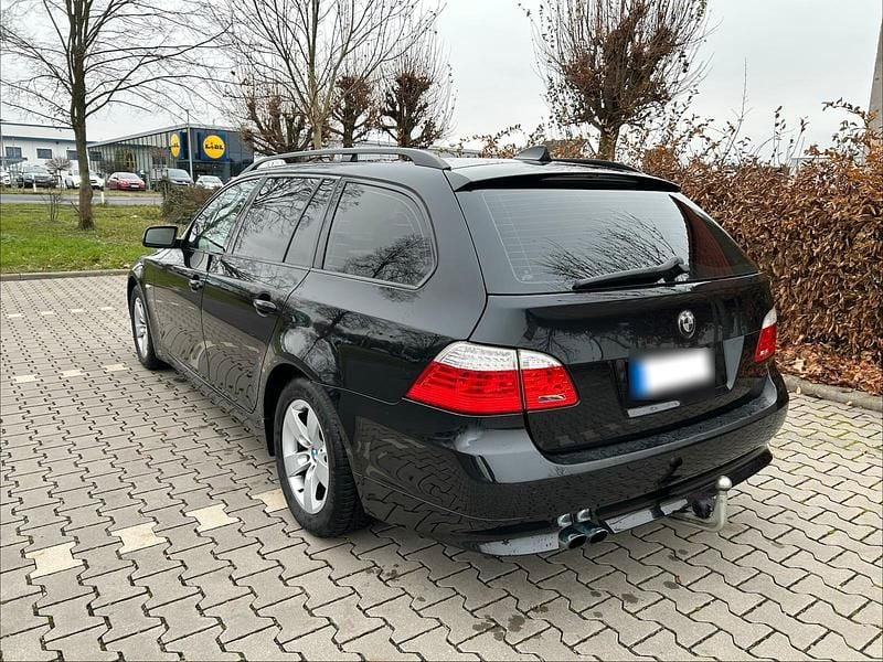 Gebraucht BMW 523 192 PS (141 kW) 2007 Schwarz Kombi