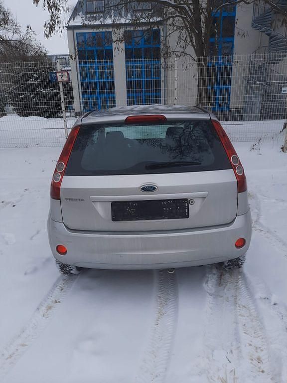 Grau Gebraucht 2007 Ford Fiesta Kleinwagen | 2.100 € (Fairer Preis) - Bild 1/4