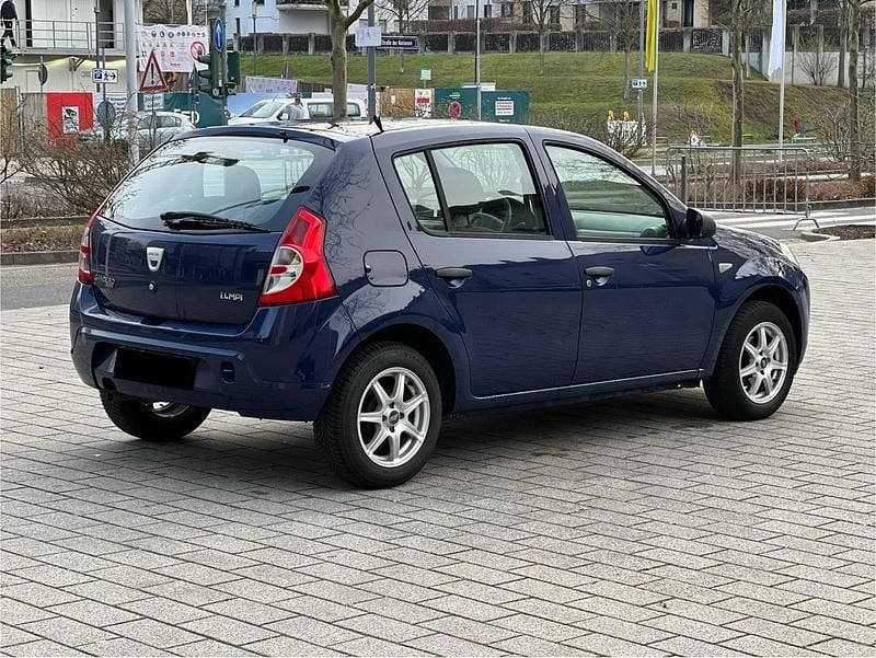 Second-hand Dacia Sandero 75 CP (55 kW) 2010 Albastru Berlinǎ