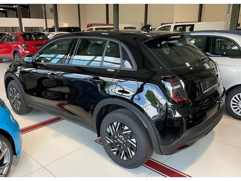 Gebraucht Fiat 125 101 PS (74 kW) 2025 Schwarz SUV