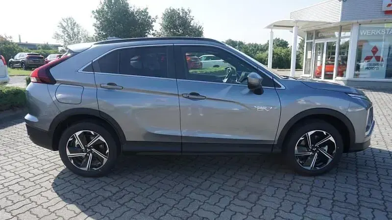 Gebraucht Mitsubishi Eclipse Cross Plus 98 PS (72 kW) 2022 Grau SUV