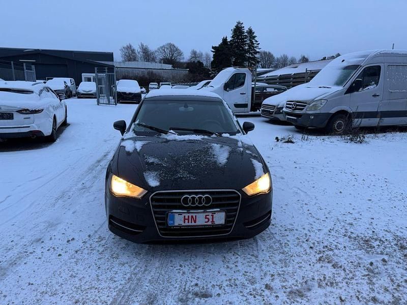 Gebraucht Audi A3 Attraction 105 PS (77 kW) 2013 Schwarz Limousine
