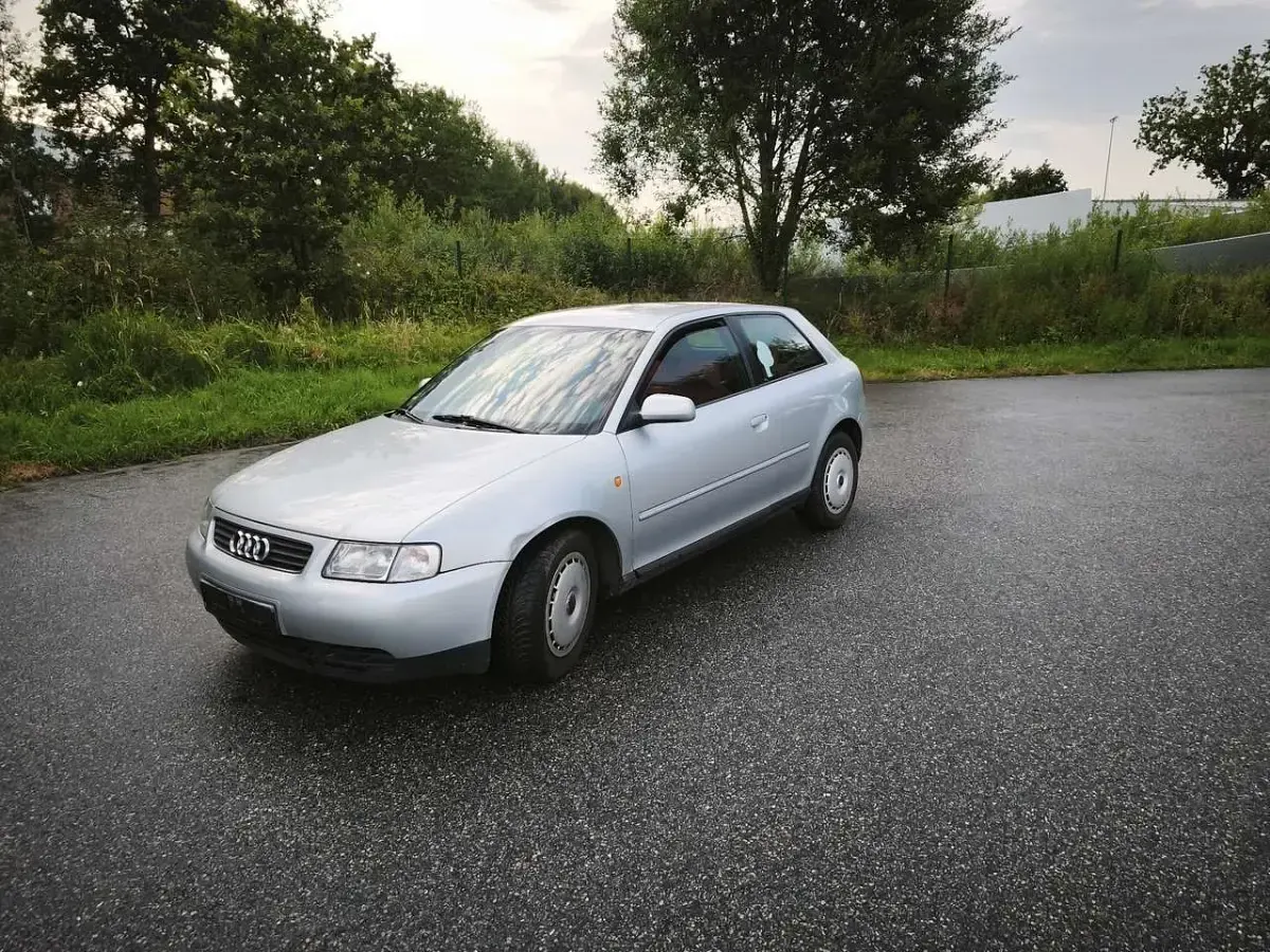 Gebraucht Audi A3 Attraction 90 PS (66 kW) 1999 Silber Kleinwagen