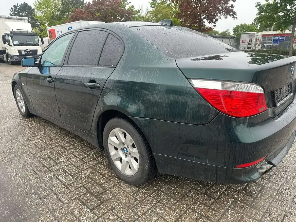 Gebraucht BMW 523 177 PS (130 kW) 2005 Oxfordgruen 2 metallic Limousine