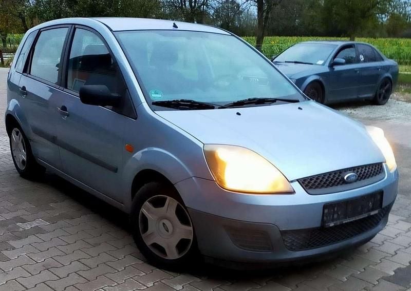 Blau Gebraucht 2006 Ford Fiesta Kleinwagen | 840 € (Superpreis) - Bild 1/4