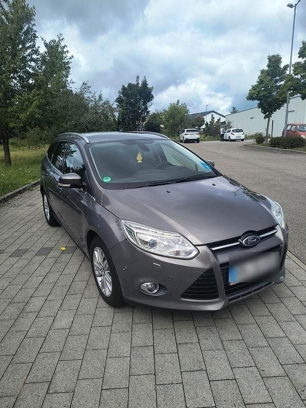 Braun Gebraucht 2011 Ford Focus Titanium Kombi | 4.600 € (Fairer Preis) - Bild 1/4