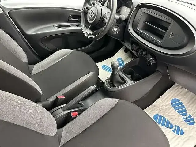 Gebraucht Toyota Aygo 72 PS (52 kW) 2023 Silber metallic