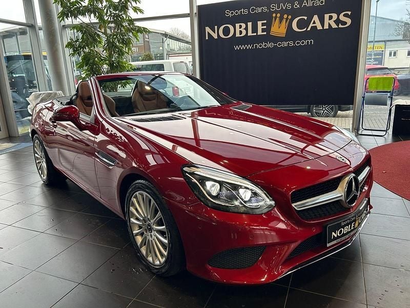 Rot (metallic) Gebraucht 2017 Mercedes SLC300 Cabrio | 37.980 € (Teuer) - Bild 1/4