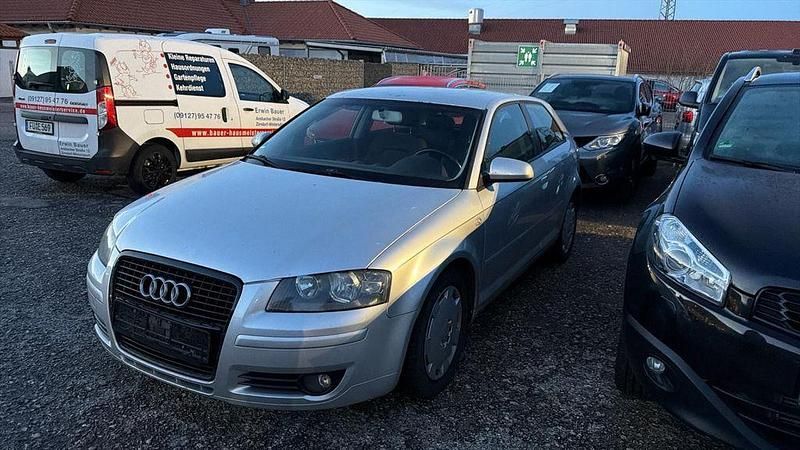 Silber Gebraucht 2004 Audi A3 Ambition Limousine | 940 € (Fairer Preis) - Bild 1/2