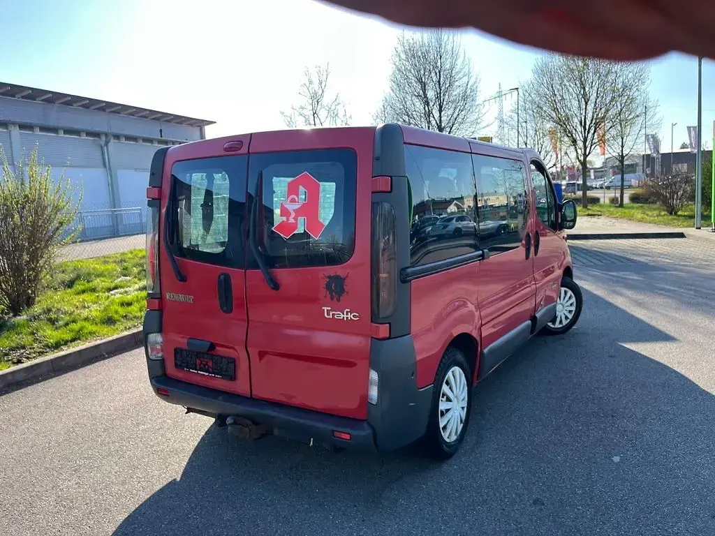 Gebraucht Renault Trafic 101 PS (74 kW) 2003 Rot Van / Kleinbus