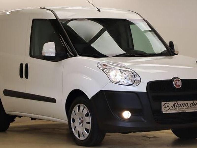 Weiß Gebraucht 2012 Fiat Doblò Van / Kleinbus | 8.499 € (Teuer) - Bild 1/4