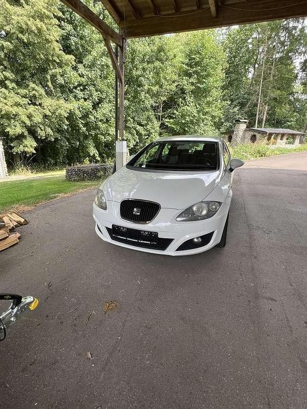 Weiß Gebraucht 2011 Seat Leon Kleinwagen | 4.300 € (Fairer Preis) - Bild 1/4