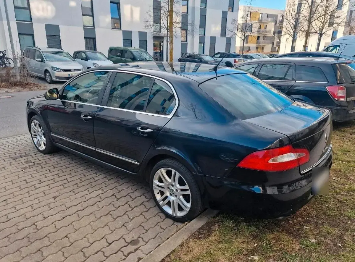 Gebraucht Skoda Superb 160 PS (117 kW) 2009 Schwarz Limousine