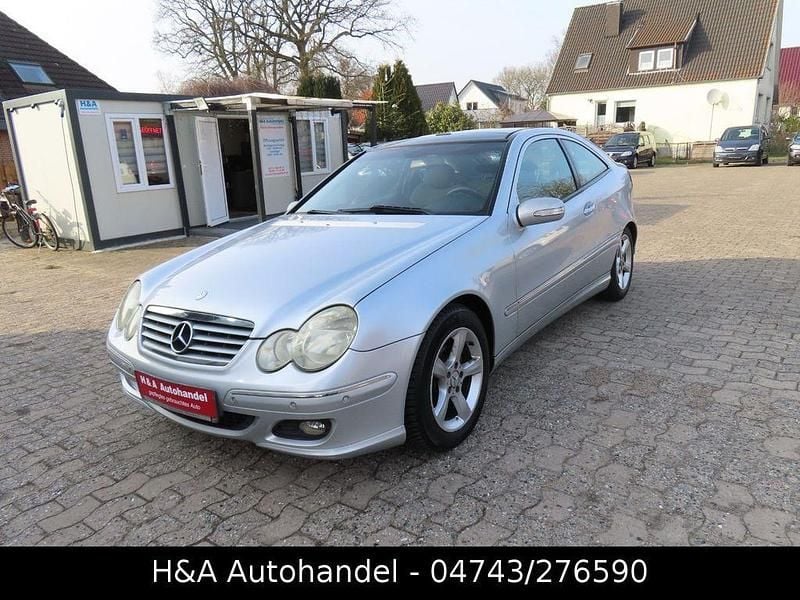 Gebraucht Mercedes C180 143 PS (105 kW) 2005 Silber Coupé