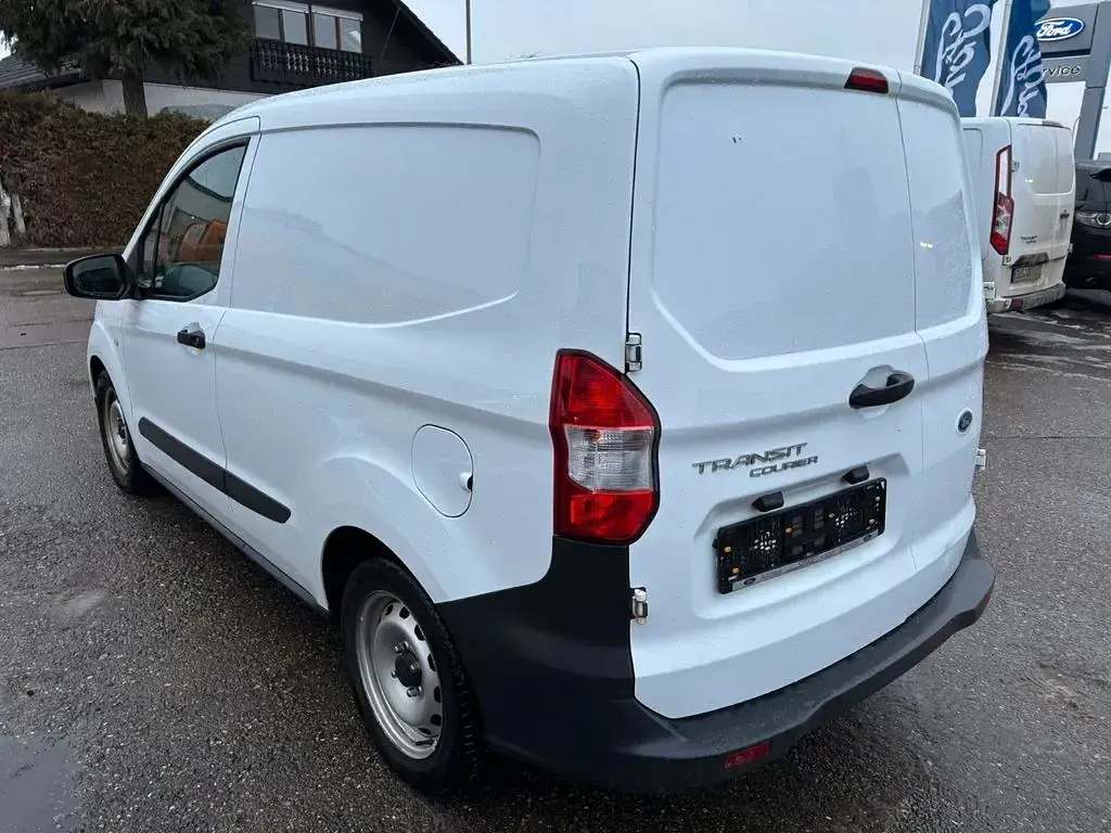 Gebraucht Ford Courier Basis 101 PS (74 kW) 2021 Weiß Van / Kleinbus