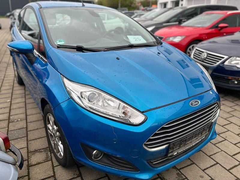Gebraucht Ford Fiesta Titanium 101 PS (74 kW) 2015 Blau Limousine