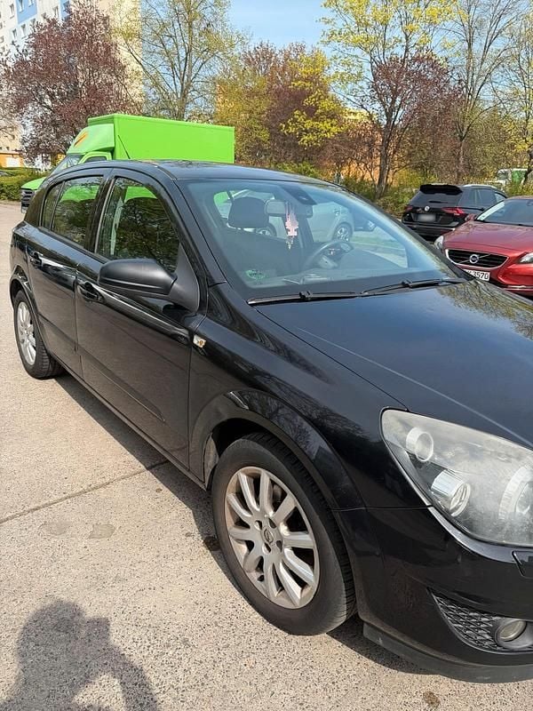 Second-hand Opel Astra 90 CP (66 kW) 2008 Negru Berlinǎ