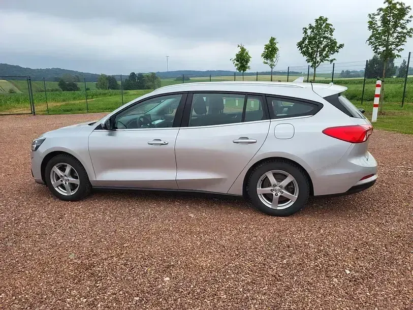 Gebraucht Ford Focus 125 PS (91 kW) 2021 Polarsilber metallic Kombi