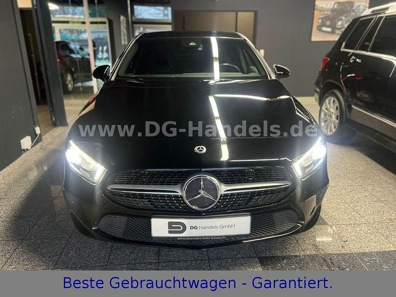 Gebraucht Mercedes A200 Progressive 163 PS (119 kW) 2018 Kosmosschwarz (metallic) Limousine