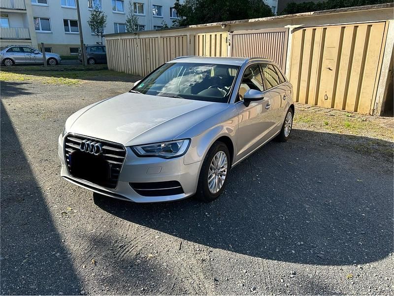 Gebraucht Audi A3 105 PS (77 kW) 2014 Silber Limousine