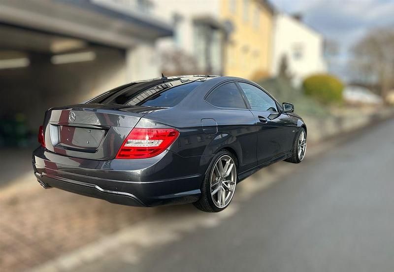 Grau Gebraucht 2012 Mercedes C220 AMG Coupé | 9.500 € (Fairer Preis) - Bild 1/4