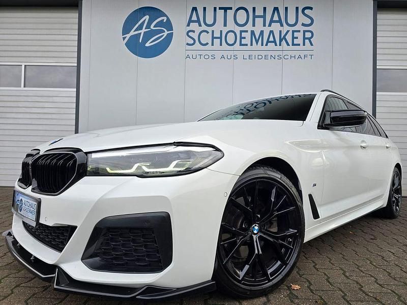 Weiß Gebraucht 2021 BMW 520 M Sport Kombi | 32.677 € (Fairer Preis) - Bild 1/4