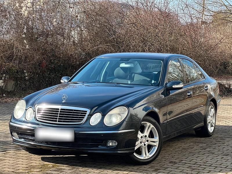 Gebraucht Mercedes E320 Avantgarde 204 PS (150 kW) 2005 Schwarz Limousine