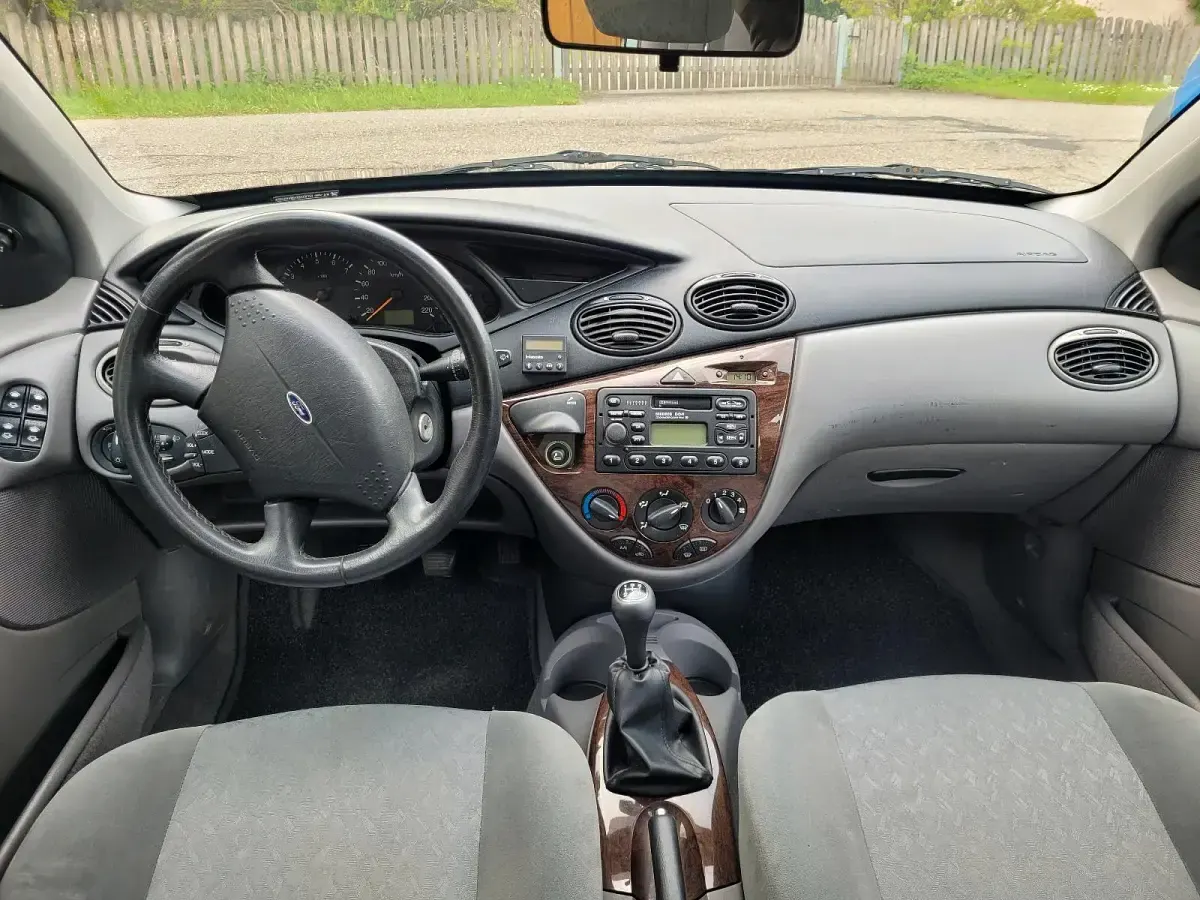Gebraucht Ford Focus Ghia 101 PS (74 kW) 1999 Andere farben Kombi