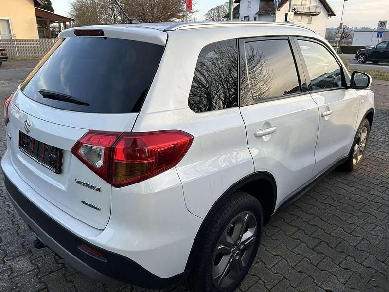 Gebraucht Suzuki Vitara 120 PS (88 kW) 2017 Weiß SUV