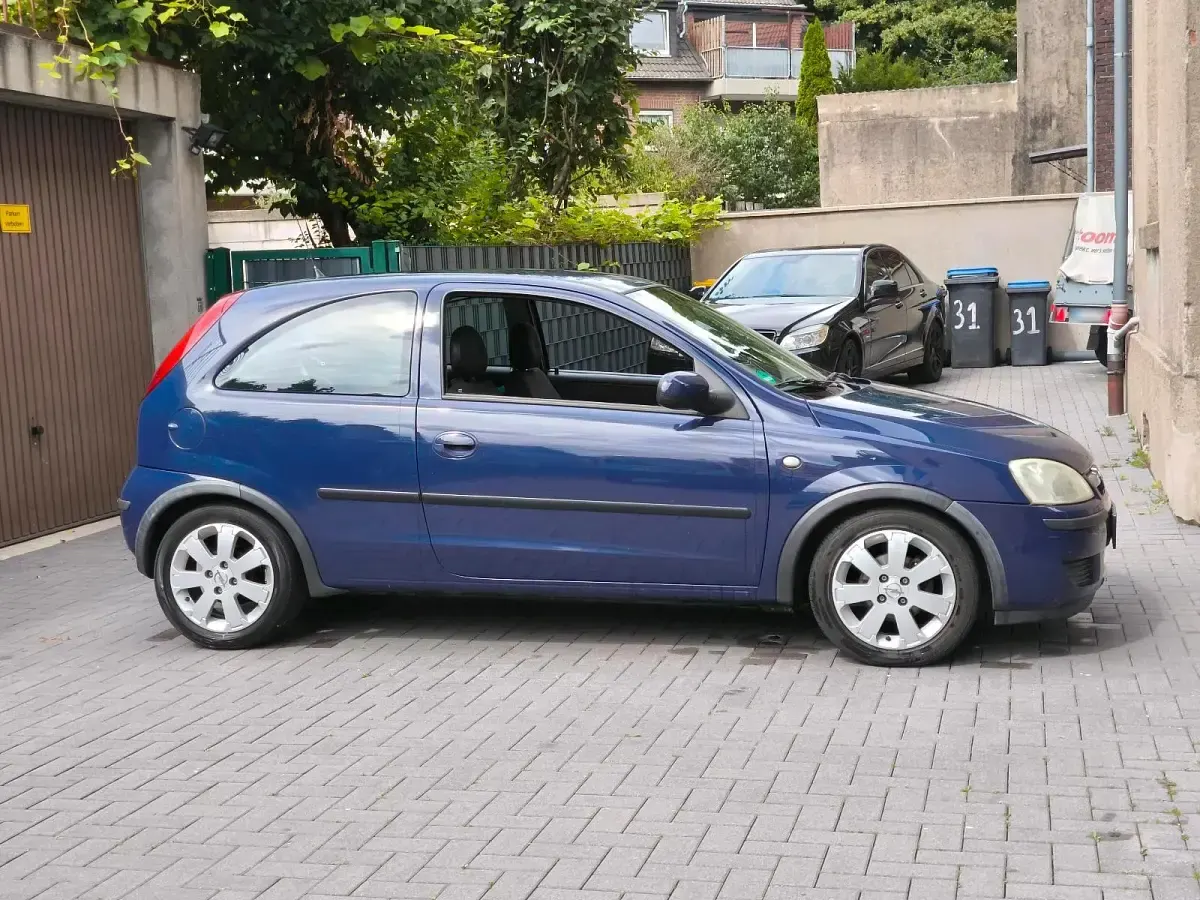 Second-hand Opel Corsa 60 CP (44 kW) 2004 Albastru Hatchback