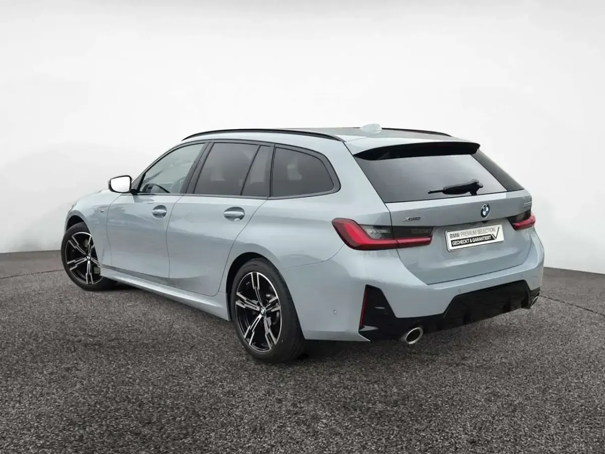 Gebraucht BMW 330 M Sport 245 PS (180 kW) 2025 Grau Kombi