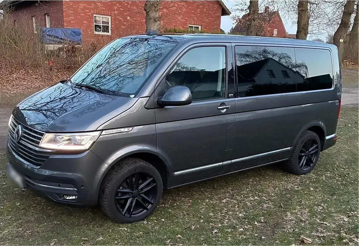 Gebraucht VW Multivan Generation Six 150 PS (110 kW) 2020 Grau Van / Kleinbus